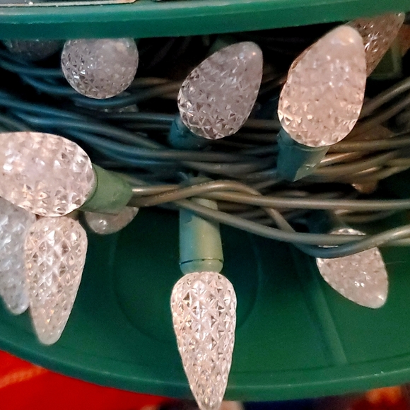 GE StayBright 150-Count 37.2-ft White LED Plug-In Christmas String Lights - Picture 4 of 8